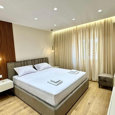 E&R Apartments At Myslym Shyri Tirana Exterior photo