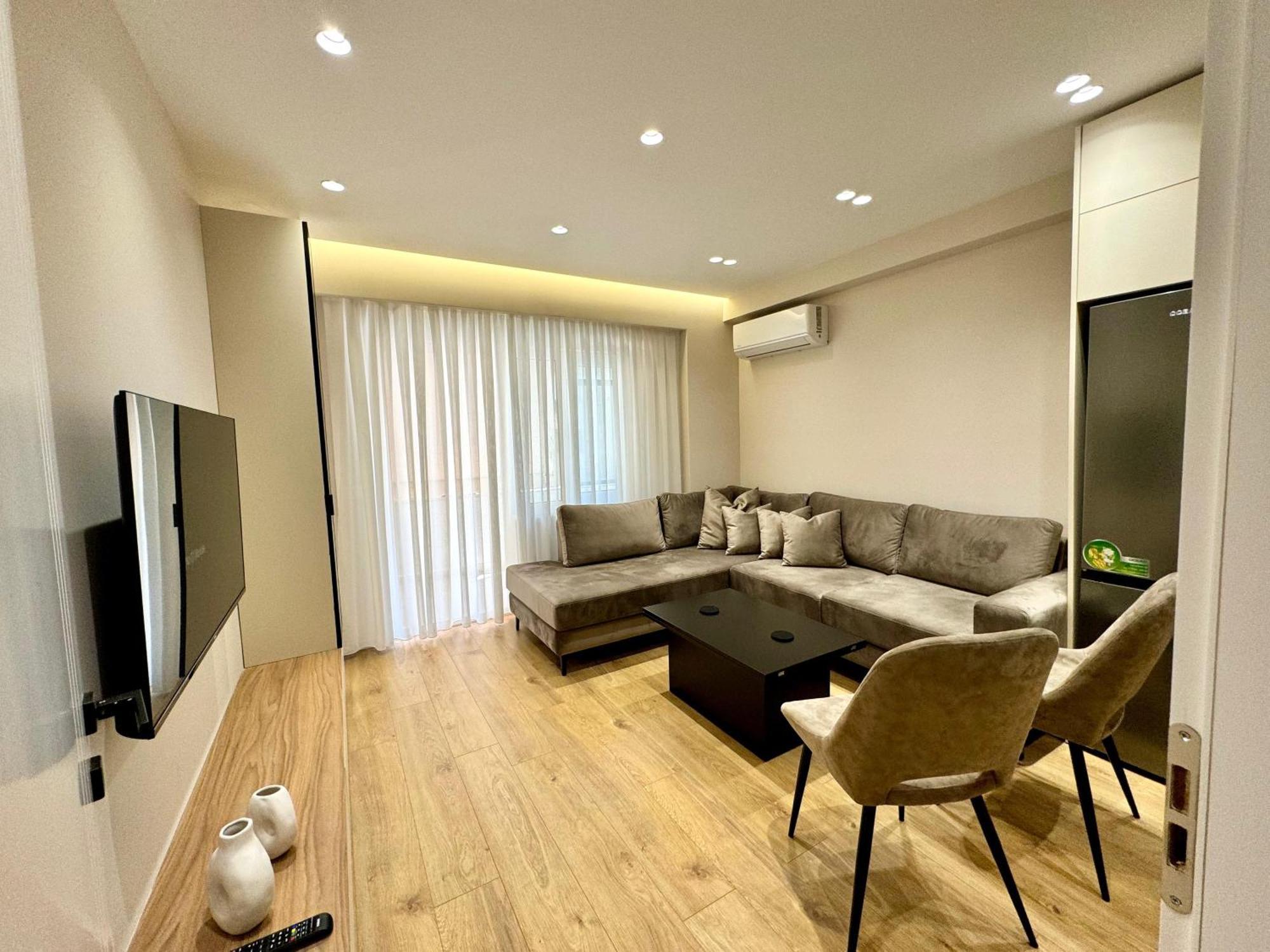 E&R Apartments At Myslym Shyri Tirana Exterior photo