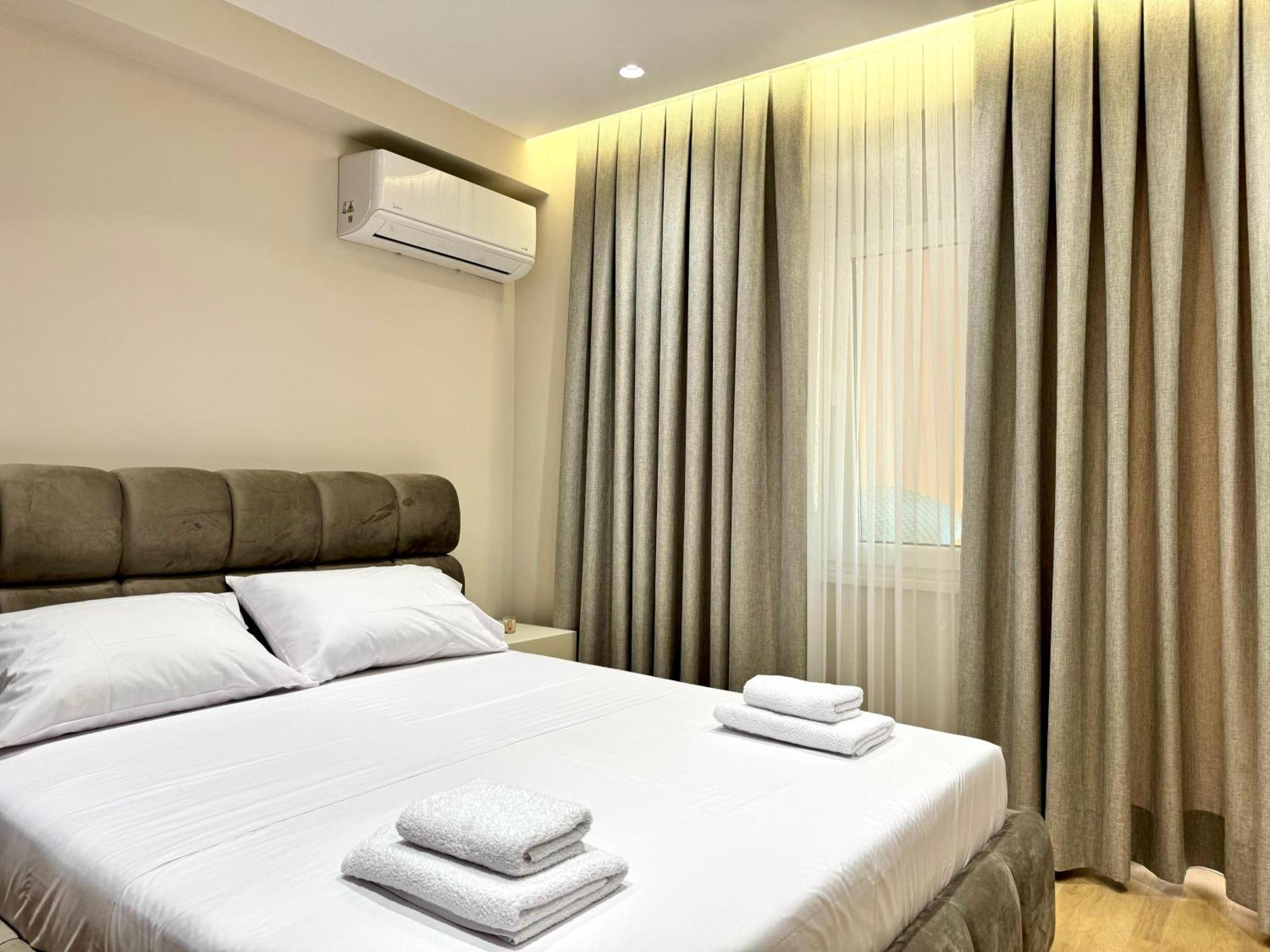 E&R Apartments At Myslym Shyri Tirana Exterior photo
