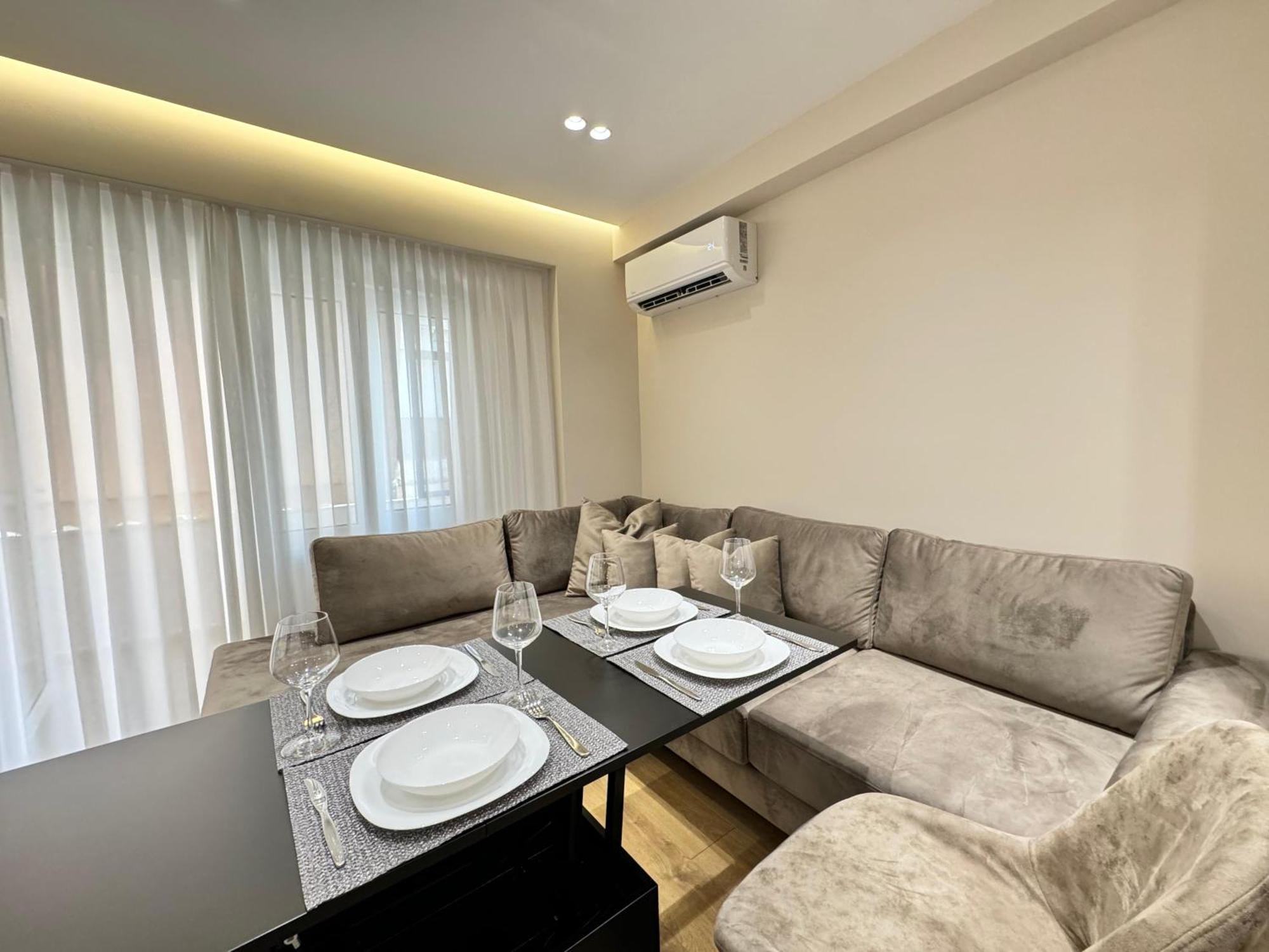 E&R Apartments At Myslym Shyri Tirana Exterior photo
