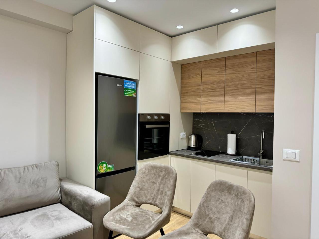 E&R Apartments At Myslym Shyri Tirana Exterior photo