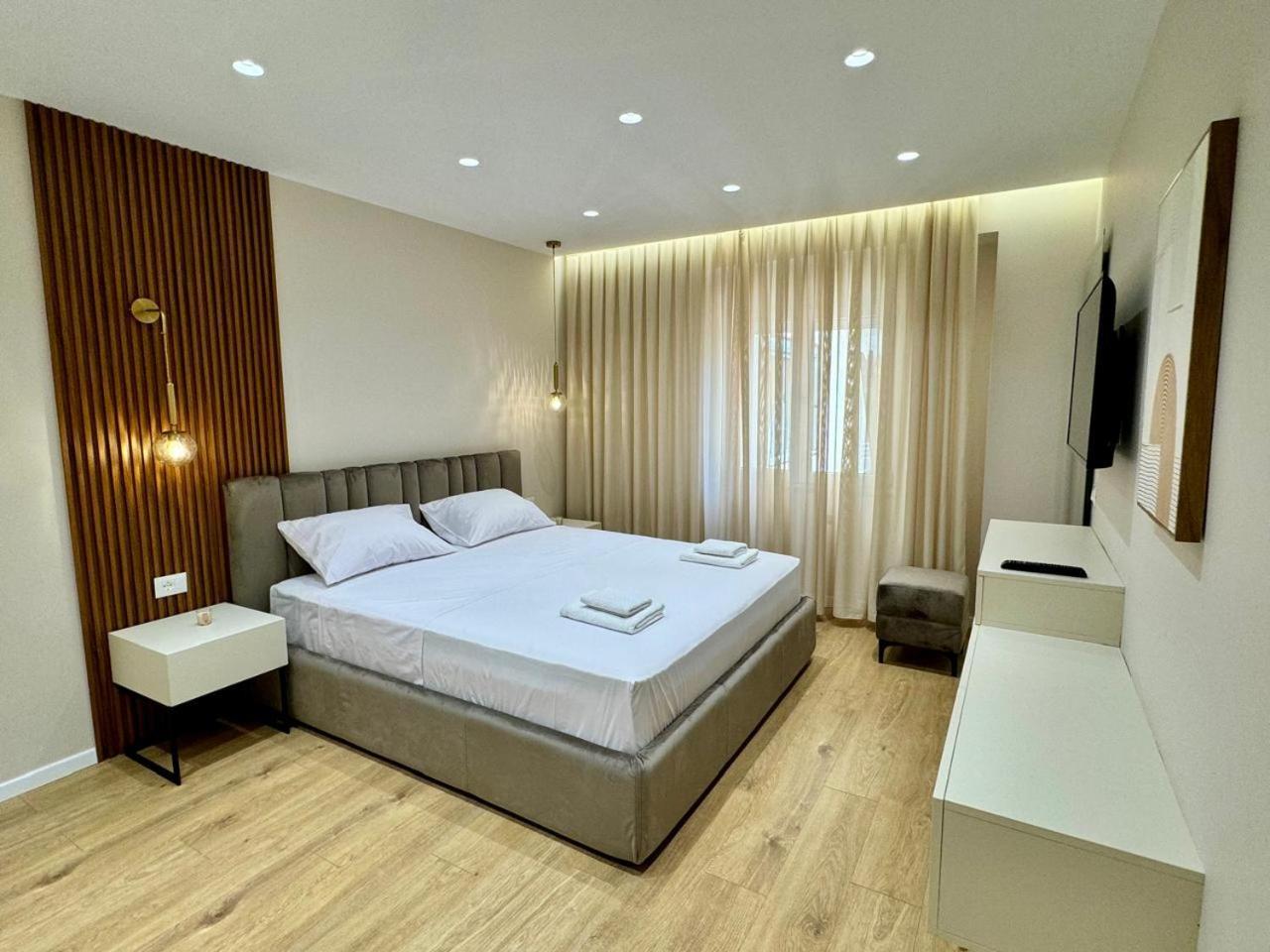 E&R Apartments At Myslym Shyri Tirana Exterior photo