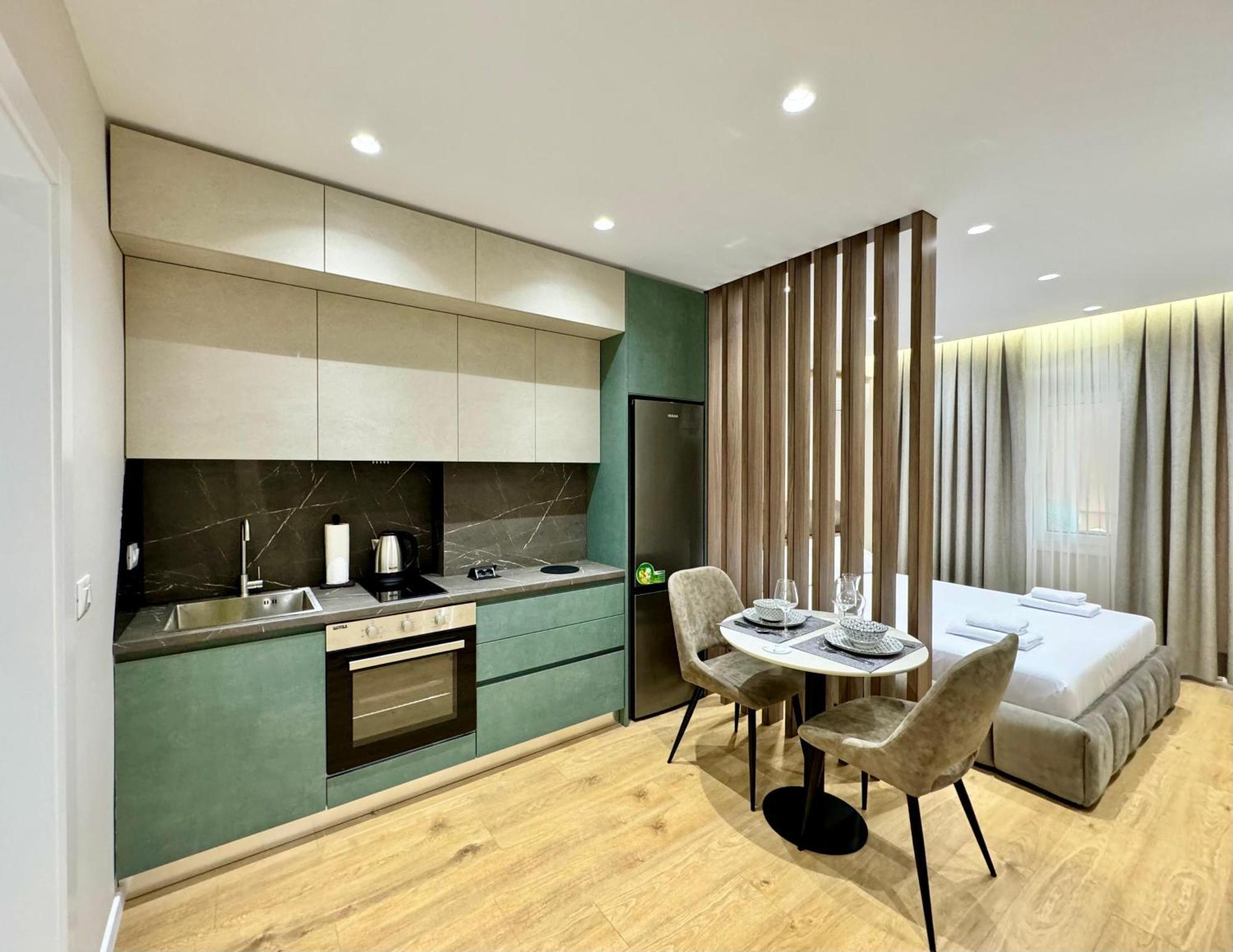 E&R Apartments At Myslym Shyri Tirana Exterior photo