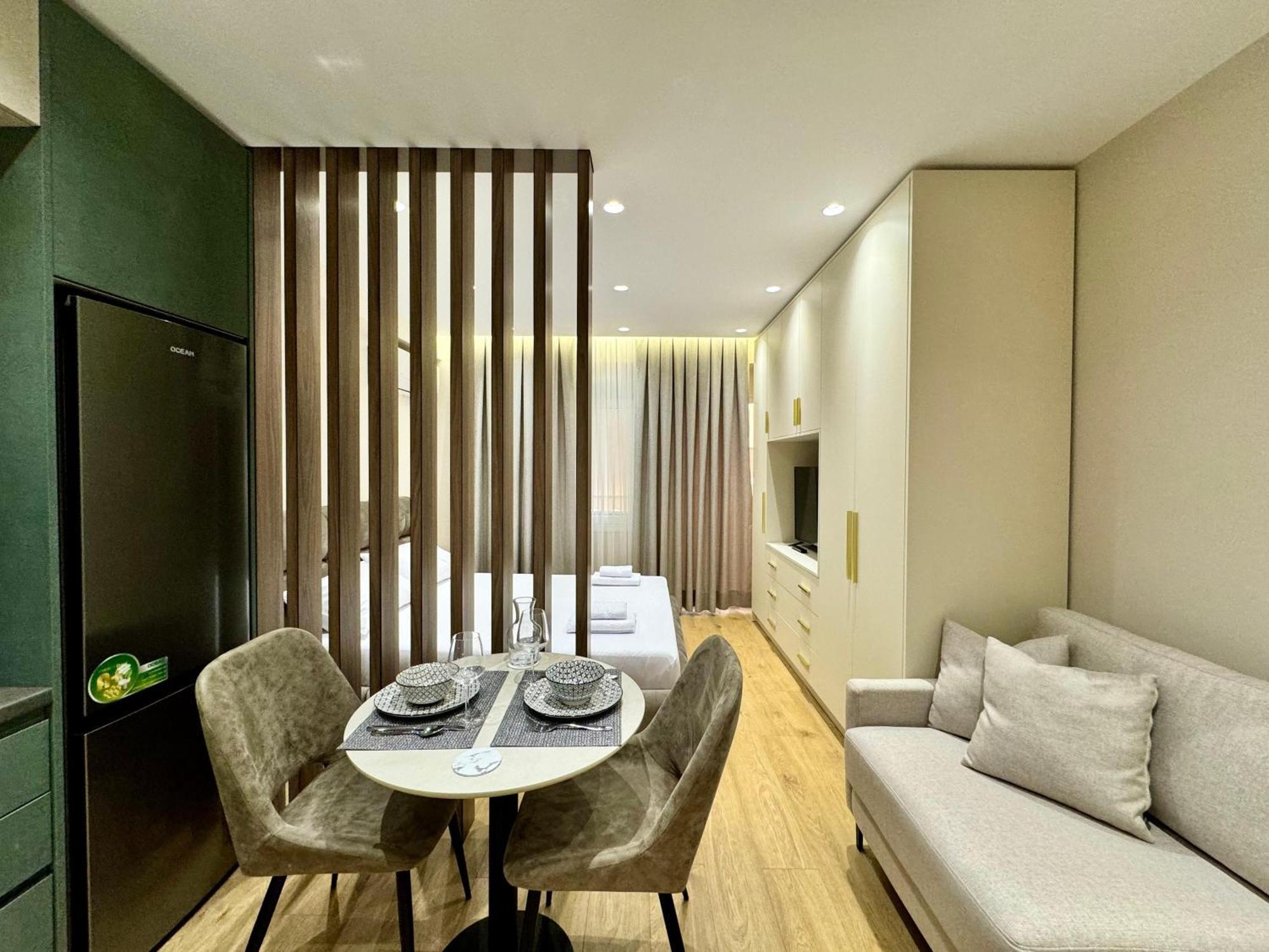 E&R Apartments At Myslym Shyri Tirana Exterior photo