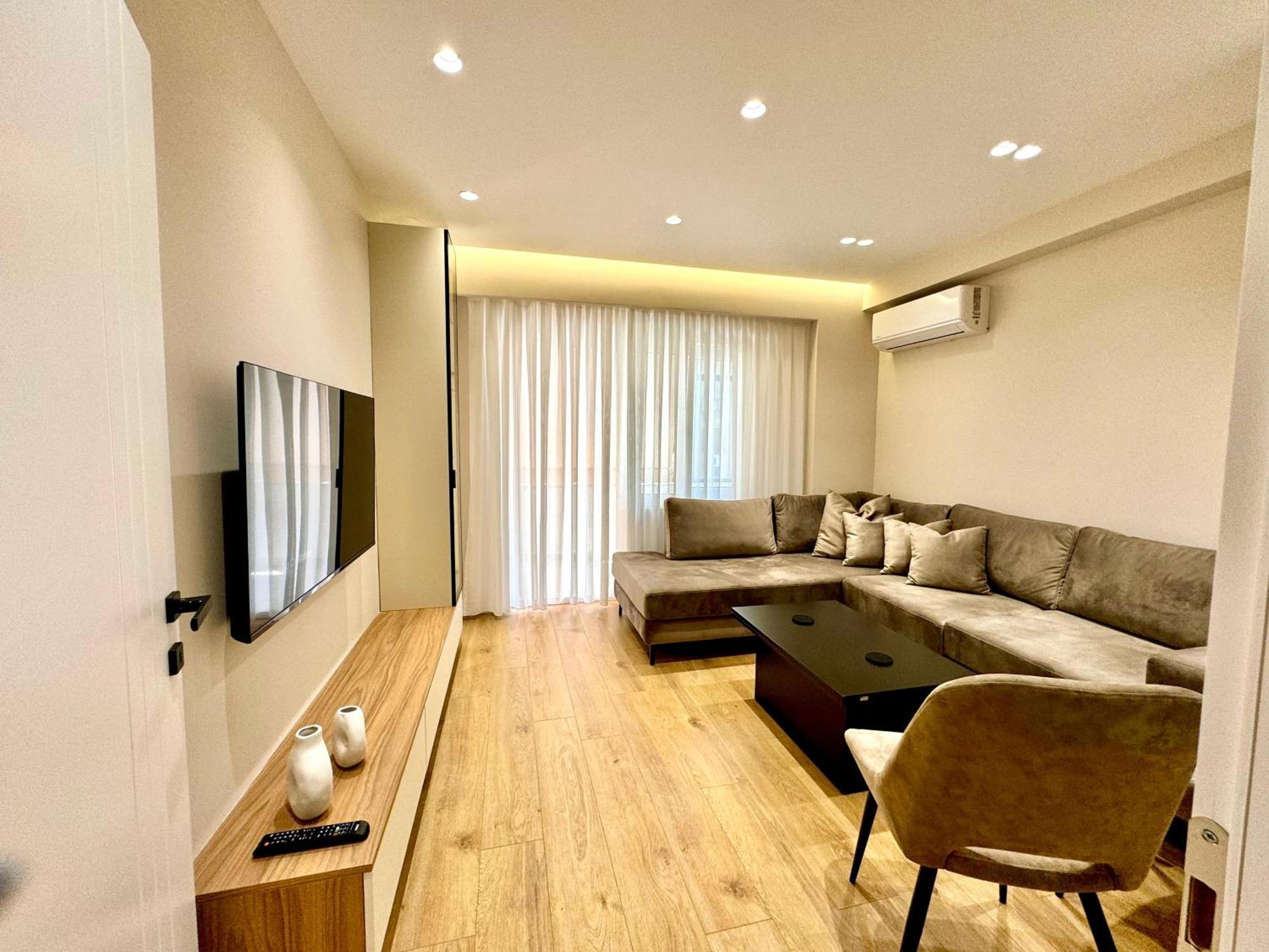 E&R Apartments At Myslym Shyri Tirana Exterior photo